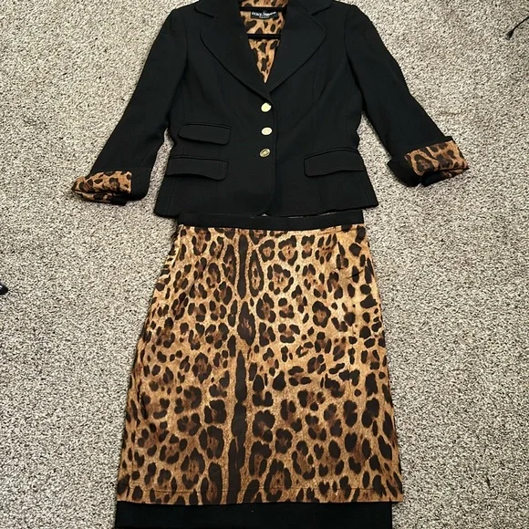 DOLCE &GABBANA  blazer skirt suit size 40-xS black gold button luxury classic - Picture 13 of 16